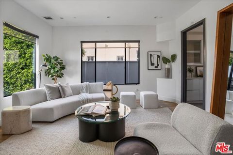 Photo of 616 N FULLER Avenue, Los Angeles, CA 90036 (MLS # 25613543)