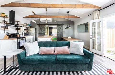 Photo of 6512 Coldwater Canyon Avenue, North Hollywood, CA 91606 (MLS # 25586641)