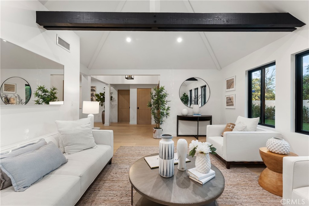 13541 Chandler Boulevard