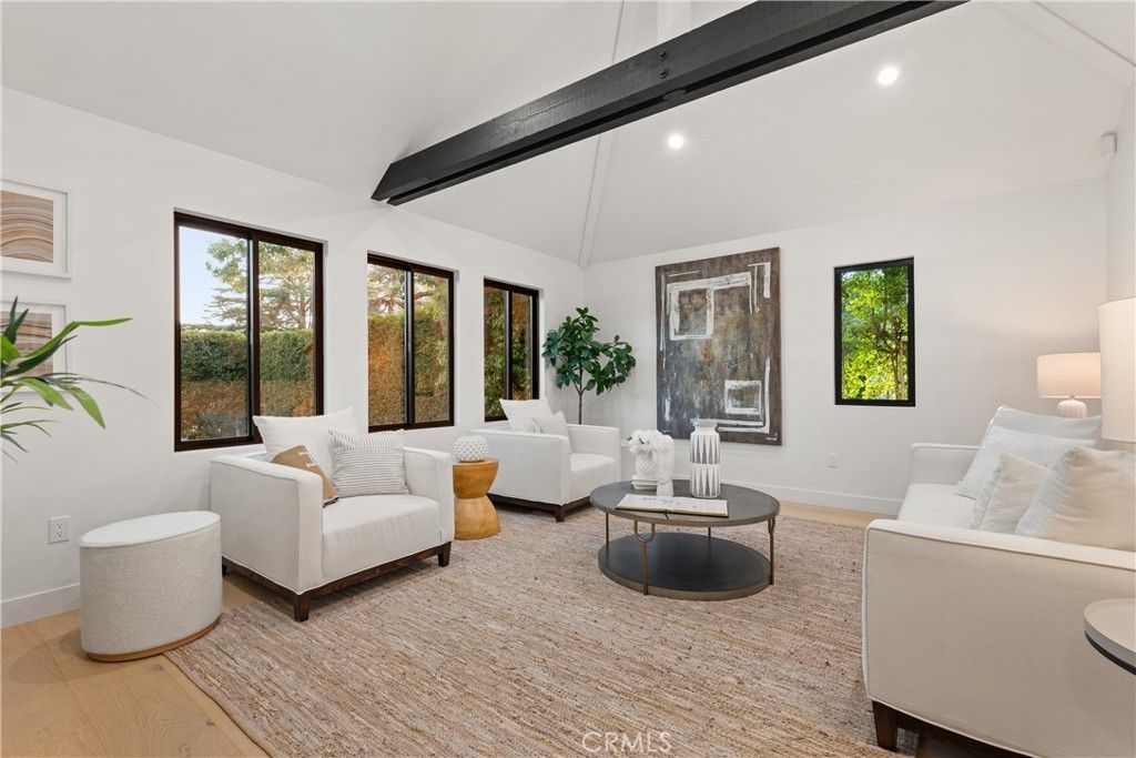 Photo of 13541 Chandler Boulevard, Sherman Oaks, CA 91401 (MLS # SR25269508)