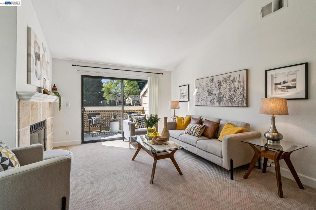 182 182 Eastridge Dr