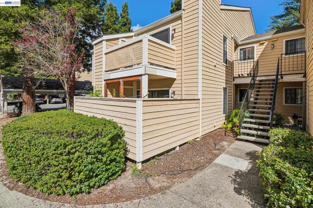 182 182 Eastridge Dr