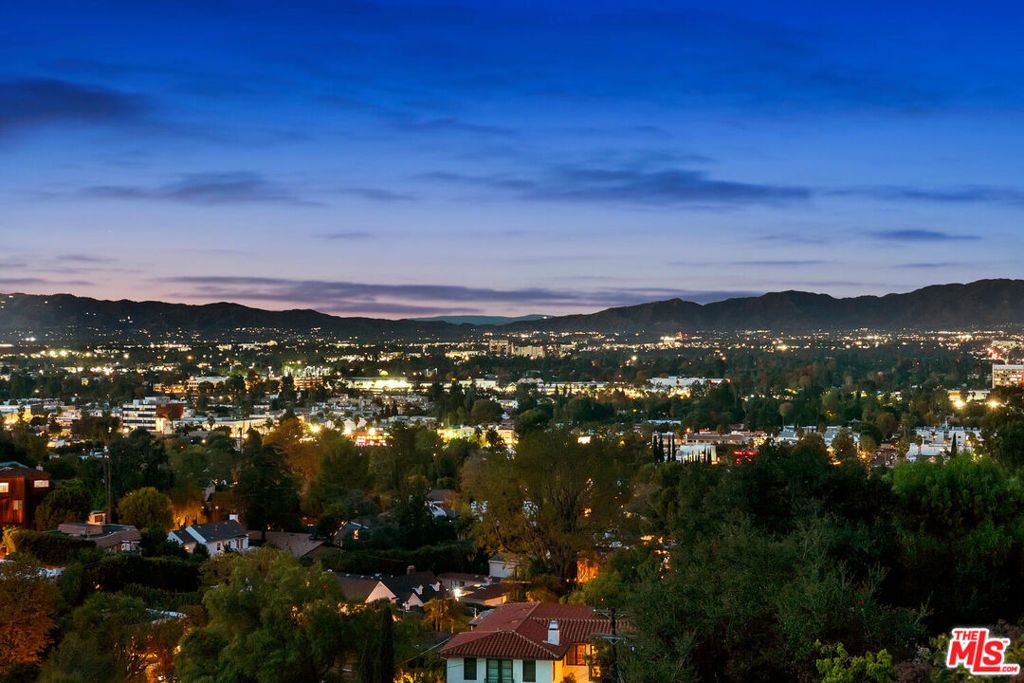 Photo of 3909 Glenridge Drive, Sherman Oaks, CA 91423 (MLS # 25623441)