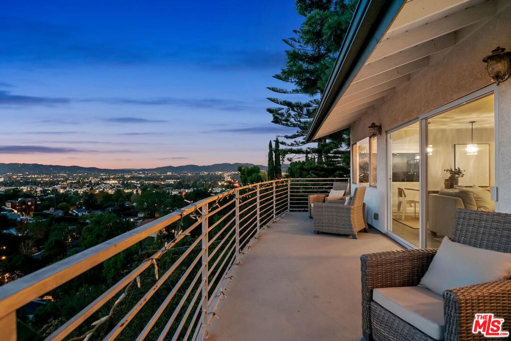 Photo of 3909 Glenridge Drive, Sherman Oaks, CA 91423 (MLS # 25623441)