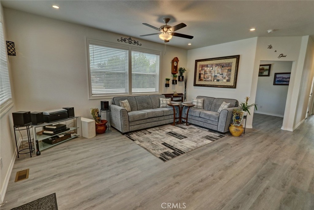 22221 BLOOMFIELD Avenue 47