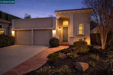 Photo of 30 Bormio Ct, Danville, CA 94526 (MLS # 41125089)