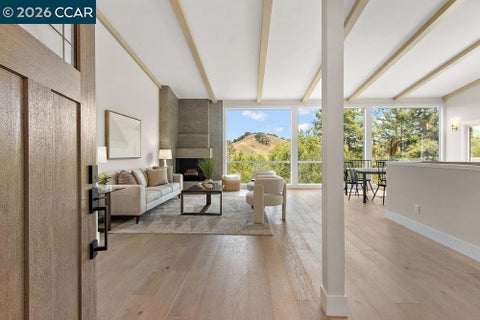 Photo of 16 Sunnyside Ct CT, Orinda, CA 94563 (MLS # 41148080)