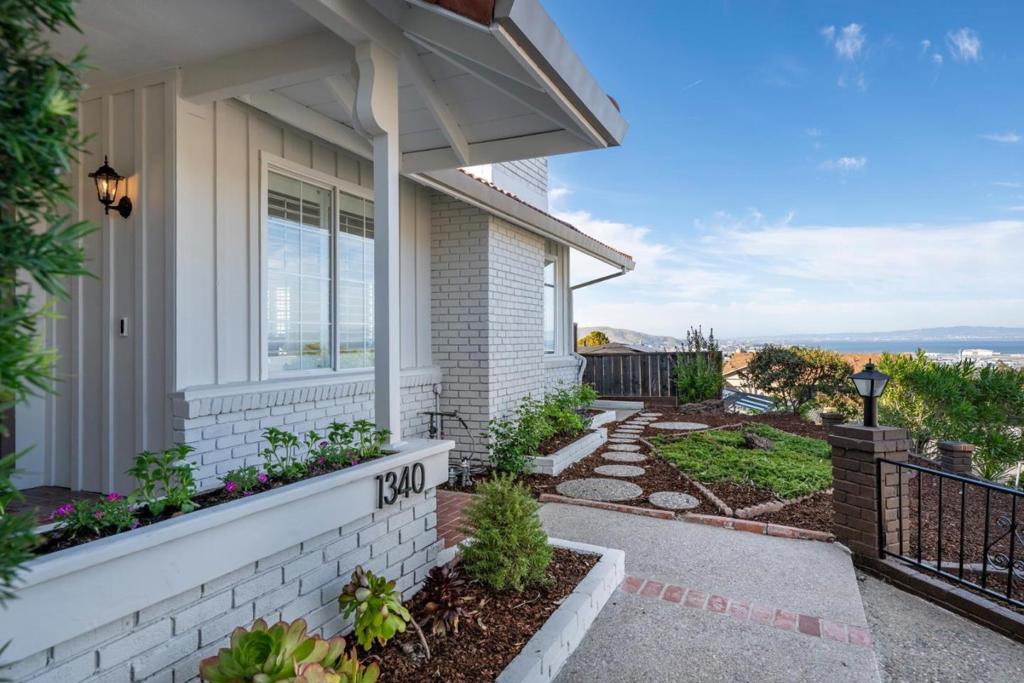 1340 Manzanita Drive