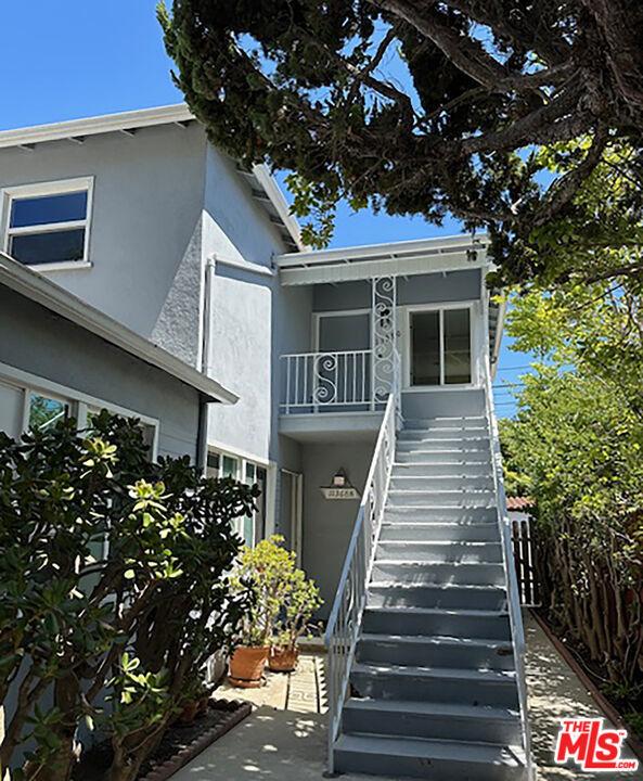 Remodeled and updated cozy 2 Bedrooms 1 Bath and a Den/office located on the second floor. All new Bathroom; updated kitchen; Closets with organizers ;all new floorings and tiles. Double stairs to the front door and another stairs through the kitchen door. Gated at front and back entrance. One private garage with automatic door opener. In the city of Culver City with Los Angeles mailing. Very Easy to show.