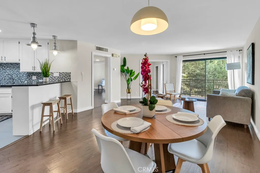 Los Angeles, California 90042, United States, 2 Bedrooms Bedrooms, ,1 BathroomBathrooms,Residential,Active,196042