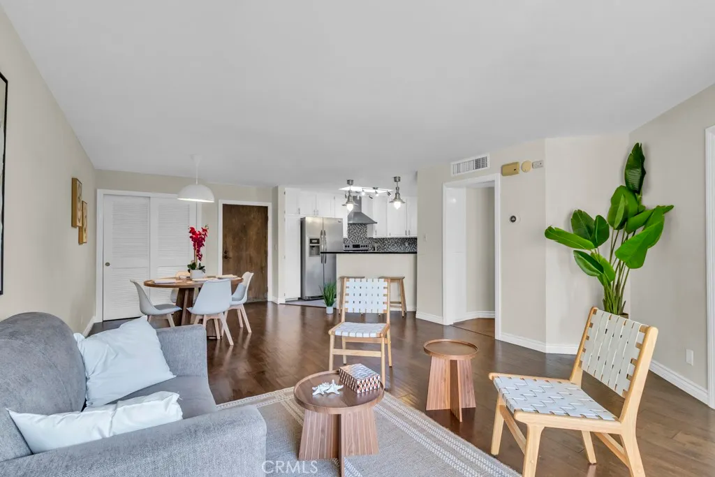 Los Angeles, California 90042, United States, 2 Bedrooms Bedrooms, ,1 BathroomBathrooms,Residential,Active,196042