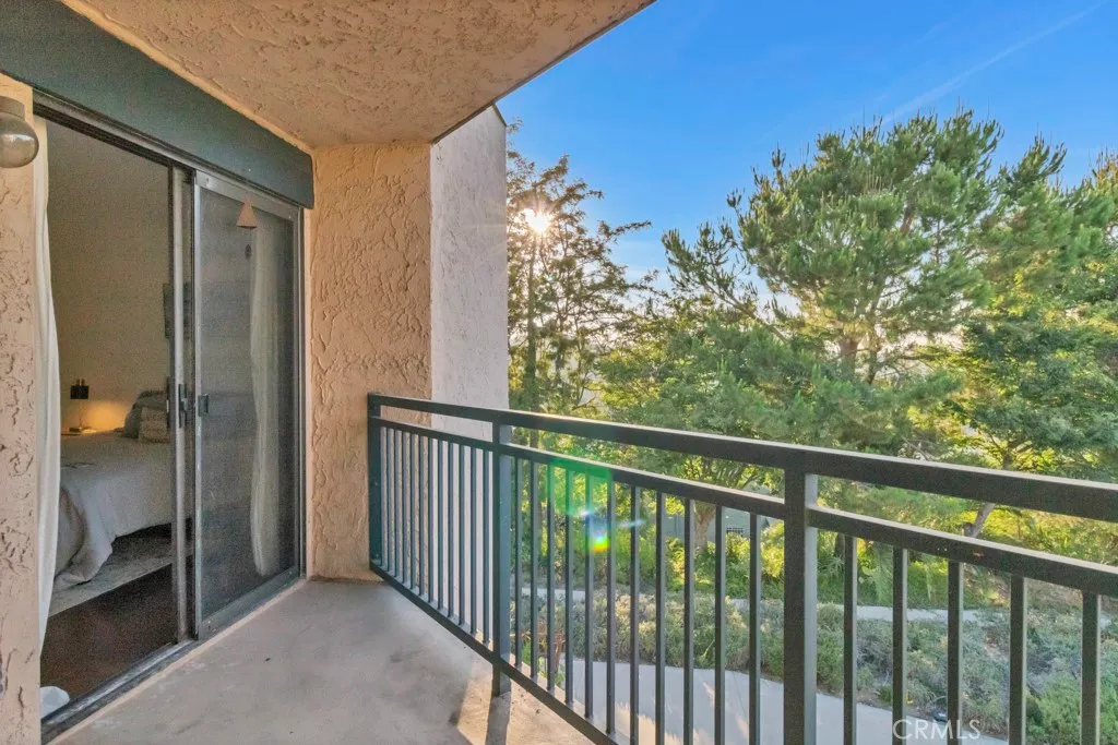 Los Angeles, California 90042, United States, 2 Bedrooms Bedrooms, ,1 BathroomBathrooms,Residential,Active,196042