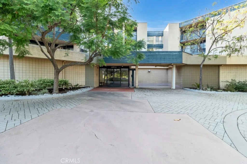 Los Angeles, California 90042, United States, 2 Bedrooms Bedrooms, ,1 BathroomBathrooms,Residential,Active,196042