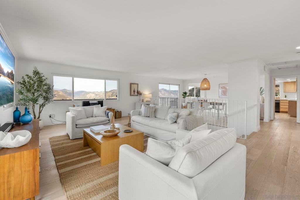 1721 Wild Acres