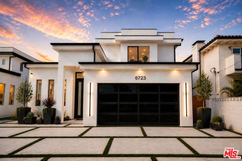 Photo of 6723 Sunnyslope Avenue, Van Nuys, CA 91401 (MLS # 26850863)