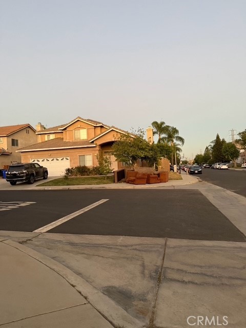 Corner lot home in a quite neighborhood. Low maintenance landscape. Family kitchen with open floor plan for easy entertaining. Tile and laminate wood flooring. Down stair/bedroom. Inside laundry room.