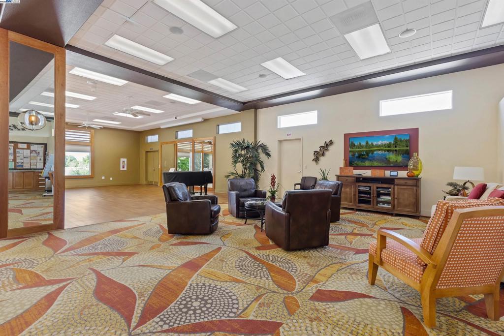 SUMMERSET 3 - Residential