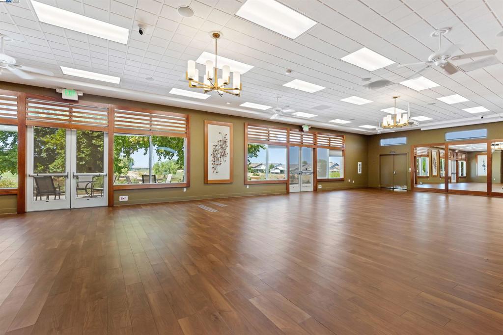 SUMMERSET 3 - Residential