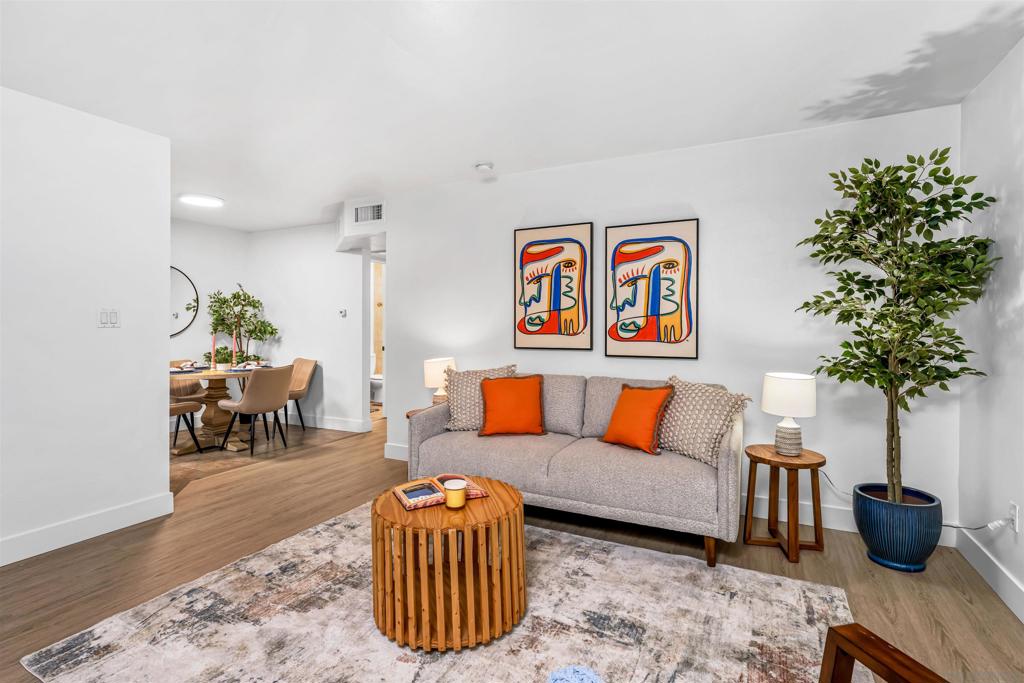 1030 Robinson Ave 108