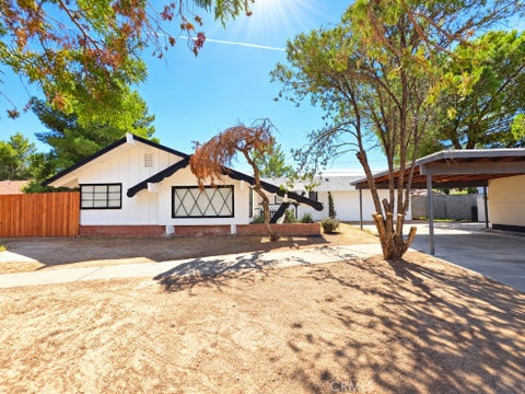 Photo of 1118 E Avenue K, Lancaster, CA 93535 (MLS # SR26226657)