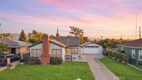 Photo of 896 Valencia DR, Colton, CA 92324 (MLS # CV26171600)