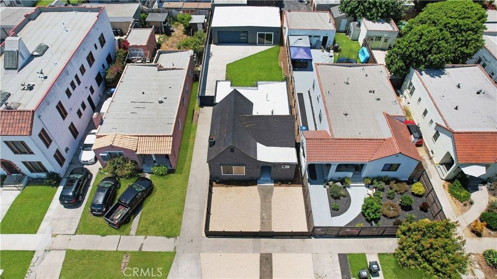 Photo of 3515 S Norton Avenue, Los Angeles, CA 90018 (MLS # CV25235166)