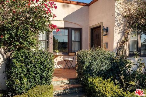 Photo of 428 N Alta Vista Boulevard, Los Angeles, CA 90036 (MLS # 26830245)