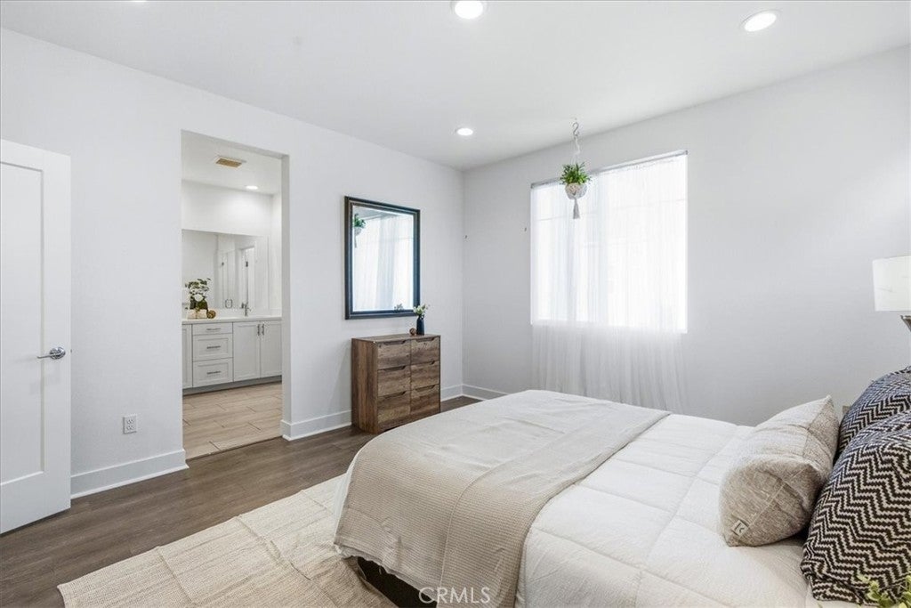 142 Allusion, Irvine CA 92618 - Photo 24