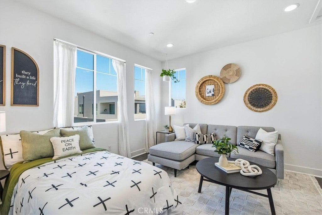 142 Allusion, Irvine CA 92618 - Photo 31