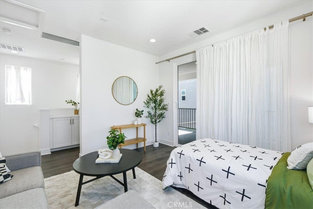 142 Allusion, Irvine CA 92618 - Photo 32