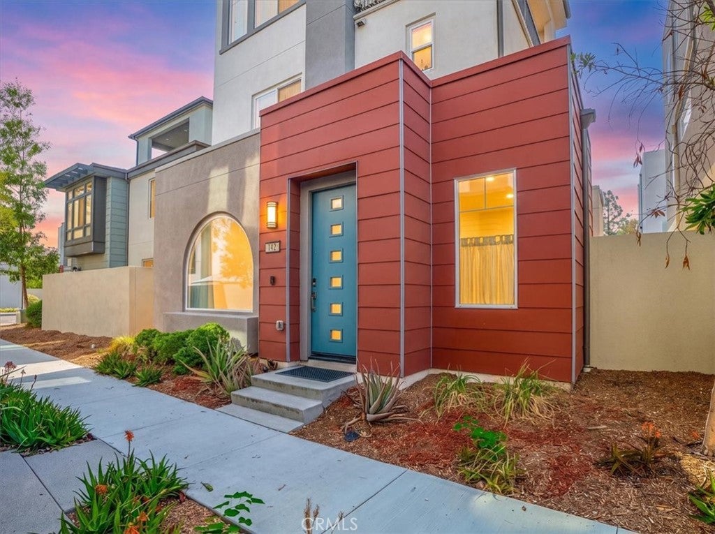 142 Allusion, Irvine CA 92618 - Photo 2