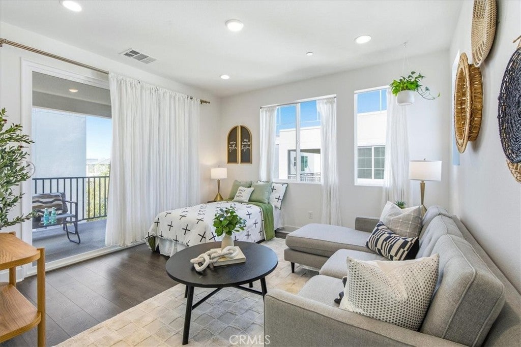 142 Allusion, Irvine CA 92618 - Photo 30