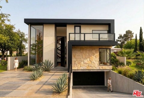 Photo of 803 N Ogden Drive, Los Angeles, CA 90046 (MLS # 26917625)