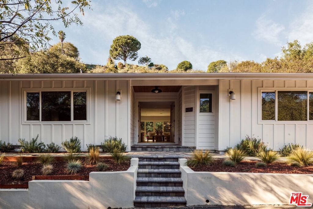 Photo of 4031 Deerhorn Drive, Sherman Oaks, CA 91403 (MLS # 25618039)