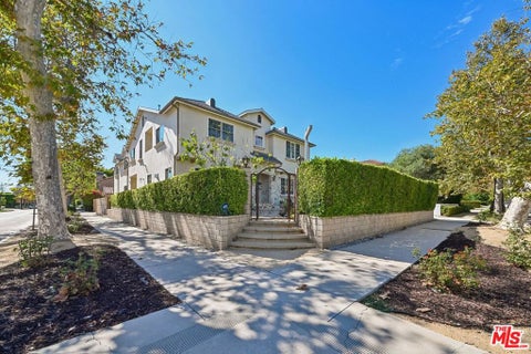 Photo of 603 N Las Palmas Avenue, Los Angeles, CA 90004 (MLS # 26850503)