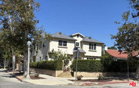 Photo of 603 N Las Palmas Avenue, Los Angeles, CA 90004 (MLS # 26850503)
