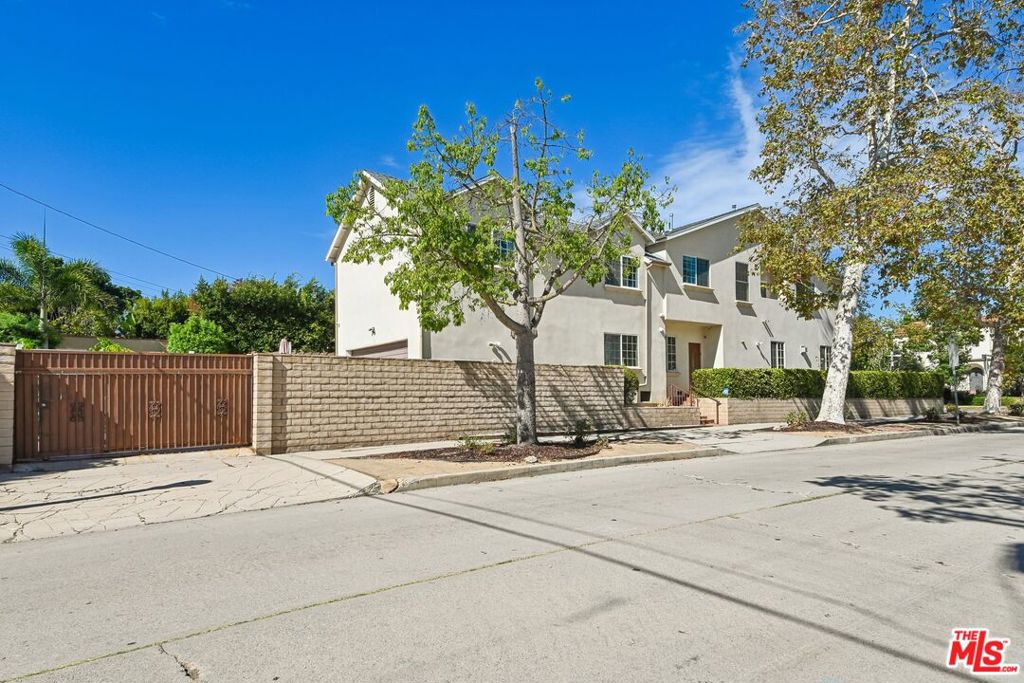 603 N Las Palmas Avenue, Los Angeles CA 90004