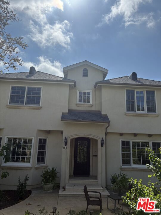 603 N Las Palmas Avenue, Los Angeles CA 90004