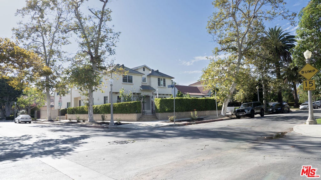 603 N Las Palmas Avenue
