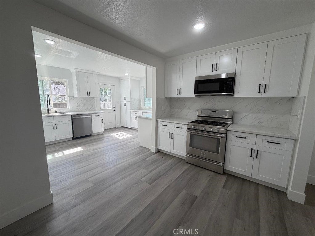 318 E Gladstone