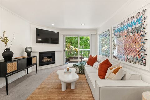 Photo of 5535 Canoga Avenue #221, Woodland Hills, CA 91367 (MLS # SR26097964)