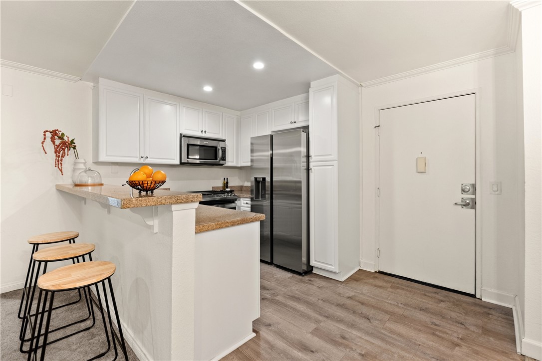 5535 Canoga Avenue 221