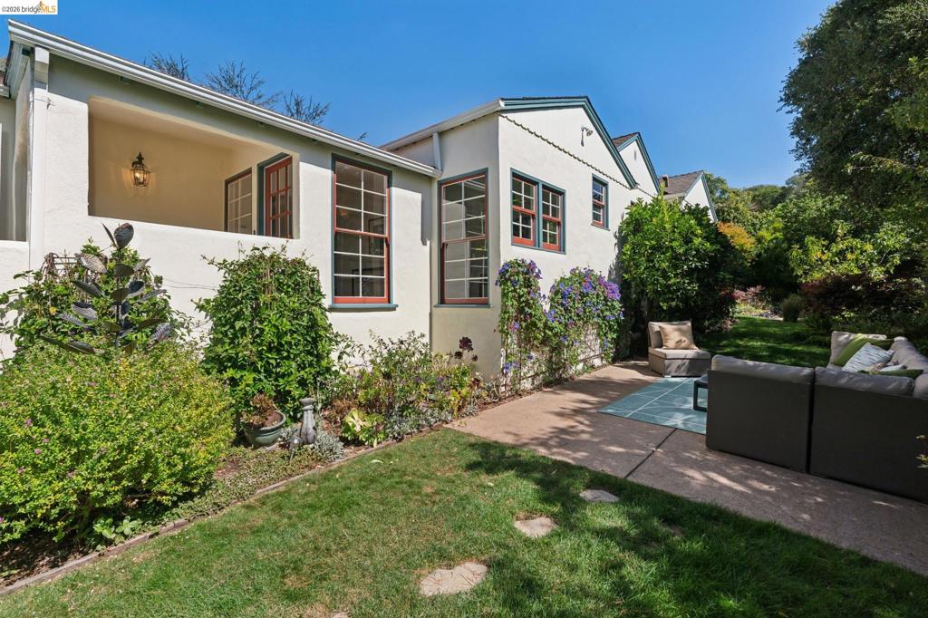 929 Contra Costa Ave