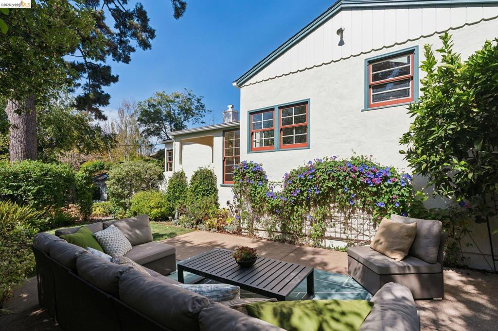 929 Contra Costa Ave