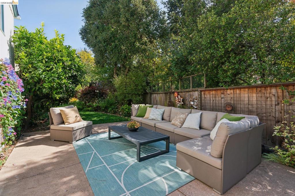 929 Contra Costa Ave