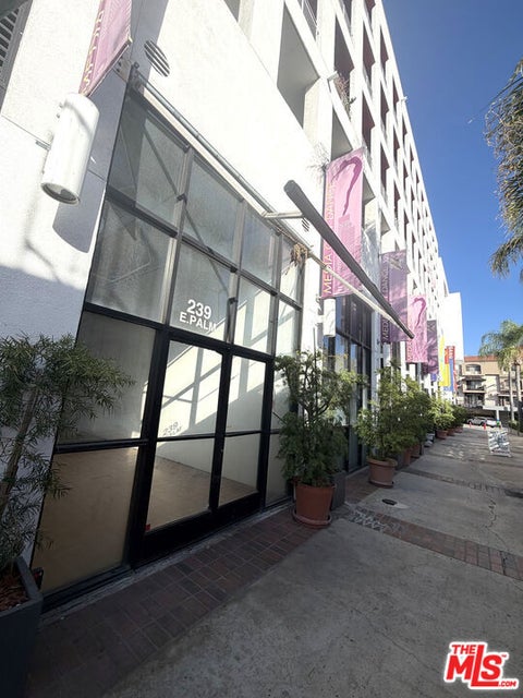 Photo of 239 E Palm Avenue, Burbank, CA 91502 (MLS # 26992941)