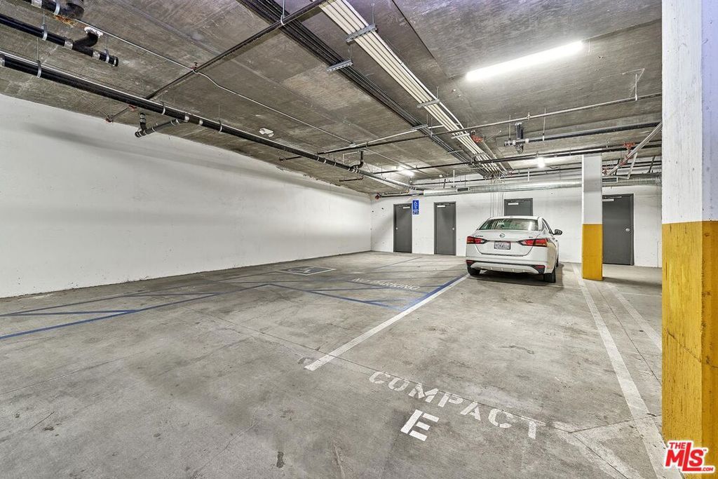 Photo of 829 N Martel Avenue #5, Los Angeles, CA 90046 (MLS # 26638465)