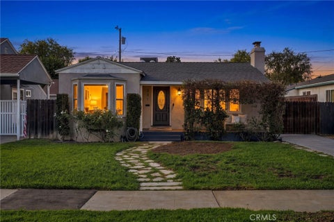 Photo of 351 W Elm Avenue, Burbank, CA 91506 (MLS # BB26211950)