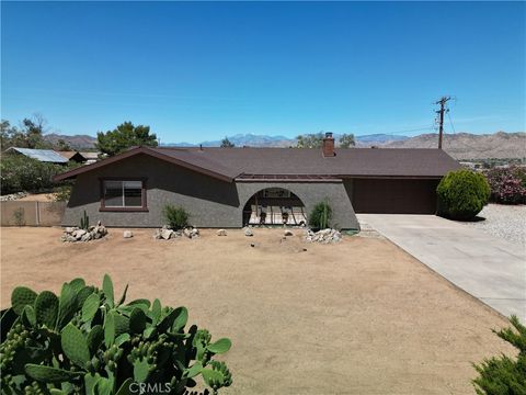 Photo of 7376 Victoria AVE, Yucca Valley, CA 92284 (MLS # JT26112961)
