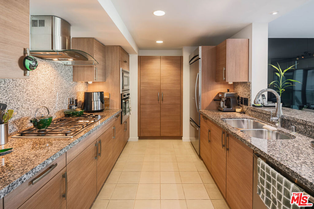 13650 Marina Pointe Drive 509